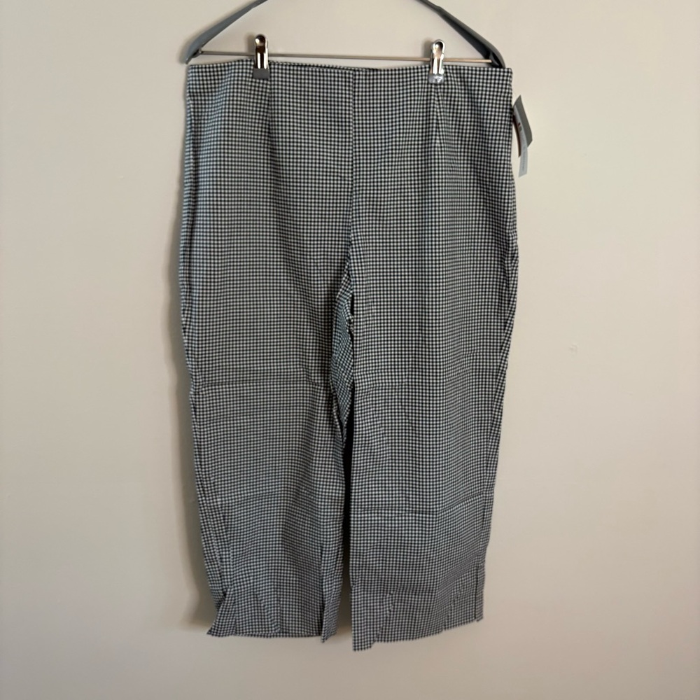 NWT Croft & Barrow Black and White Womens Capris Relaxed Fit Size 16
